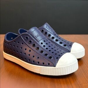 Native Jefferson Navy Slip on Shoes, size 10